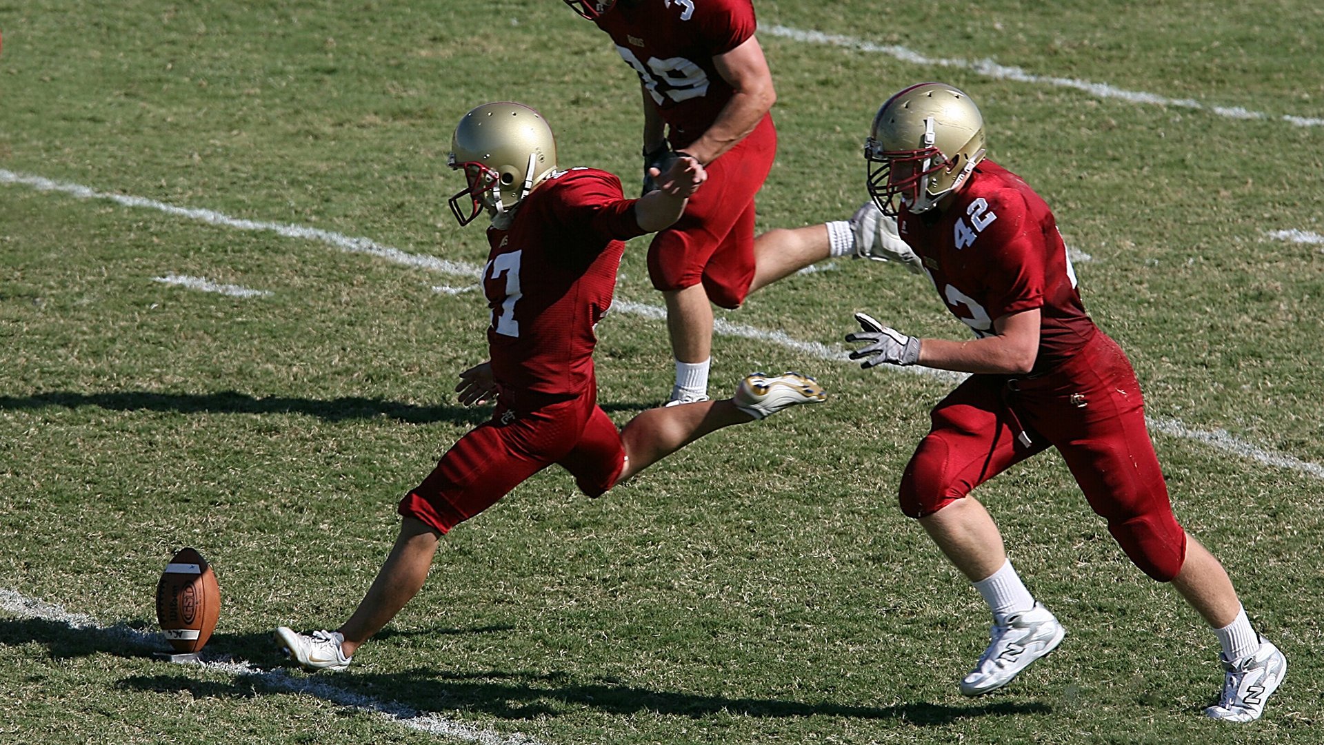 欧冠“超级周二”八场齐开 三大豪门同夜提前出线